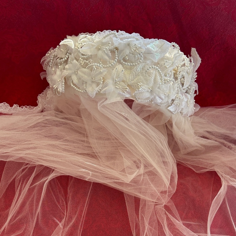 Elegant White Floral Lace Wedding Veil